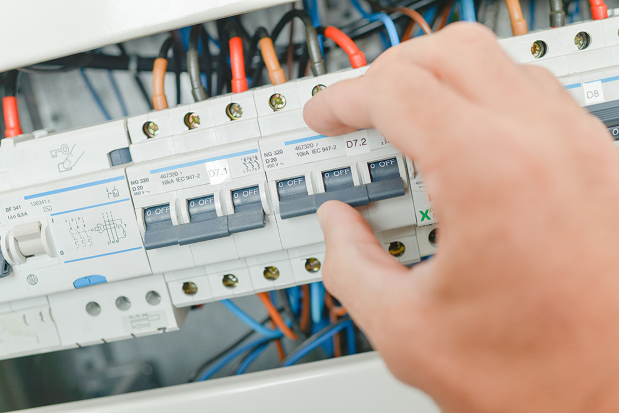 Schalt­schrank­bau bei Gebhard Fürst Elektrotechnik GmbH in Hüttlingen
